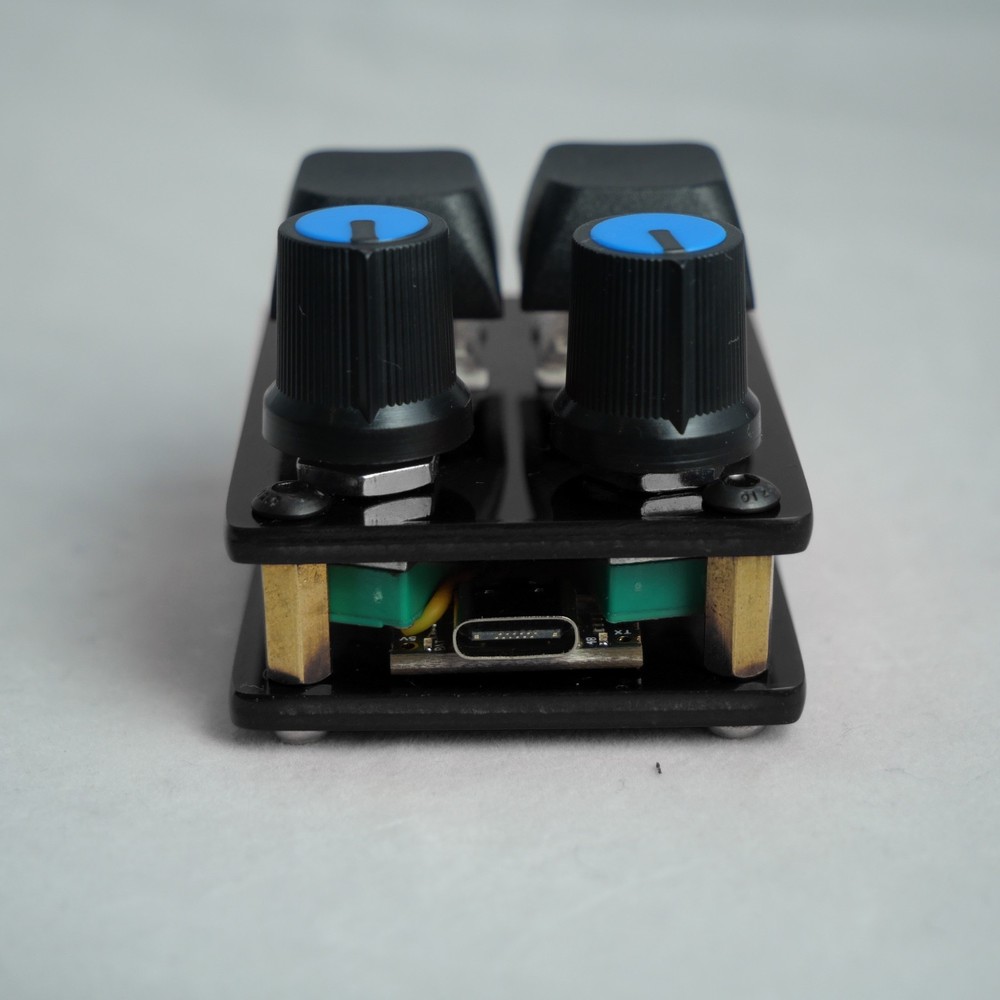 madMidiMini Compact Midi Controller with 2 Note Buttons 2 Potentiometers and LED