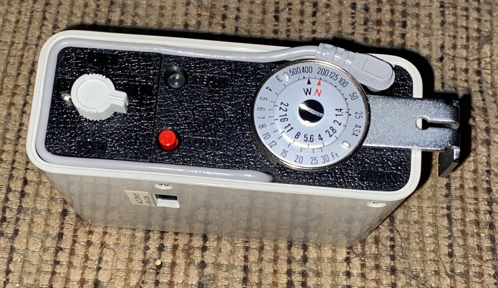 VINTAGE K-Mart Focal 40 Solid State Electronic Flash - Tested