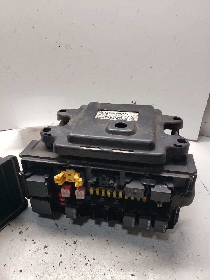 Engine ECM Power Supply Includes Fuse Box Junction Box Fits 2007 COMMANDER OEM