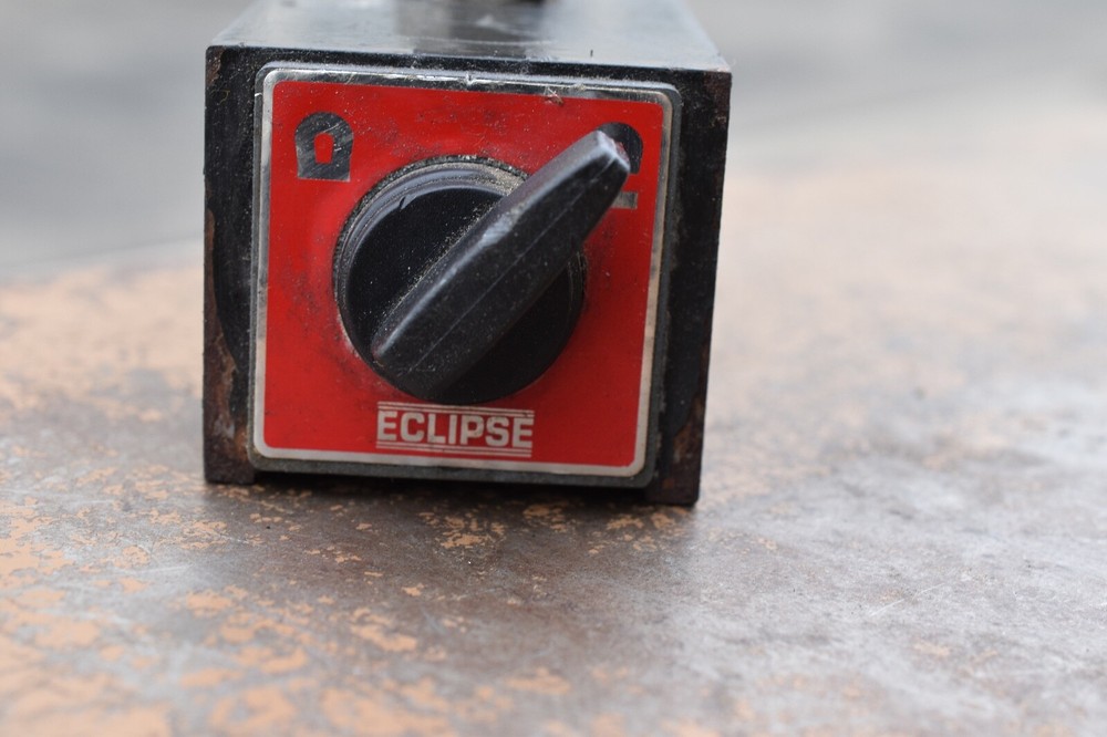 eclipse magnetic base with toggle switch