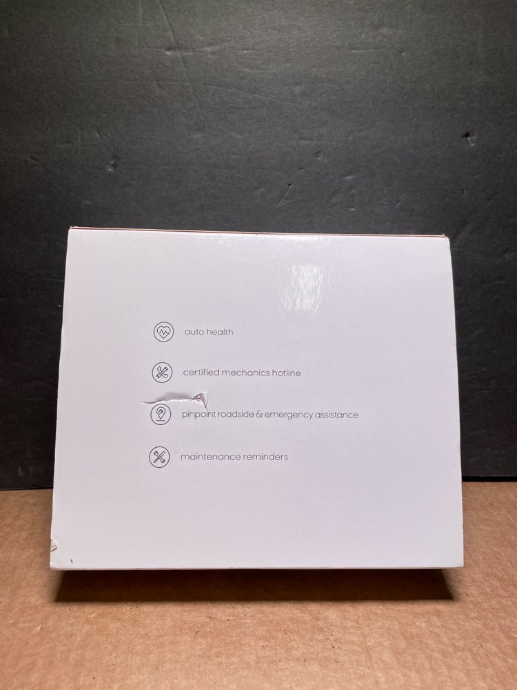 HUM by Verizon Bluetooth Speaker Connected Car Tech Diagnostics Model AT-660