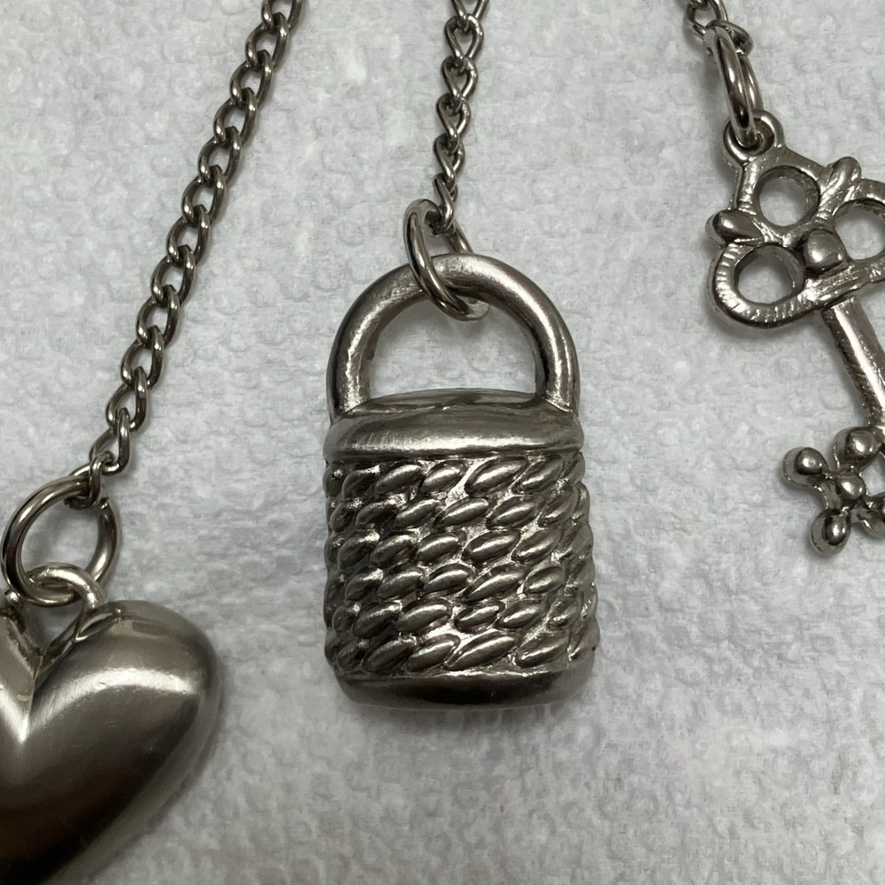 FABULOUS KEYRING WITH 3 ATTACHMENTS