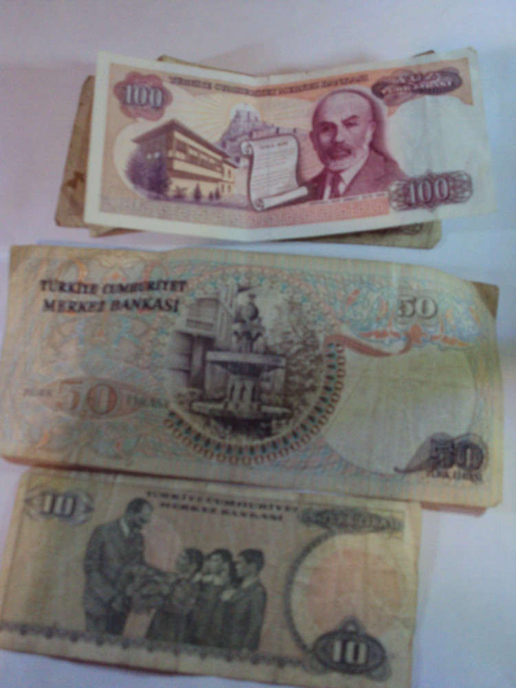 13 foreign bank notes see description for countries