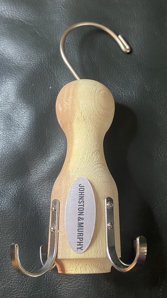 Belt Hanger cedar Johnston & Murphy. New