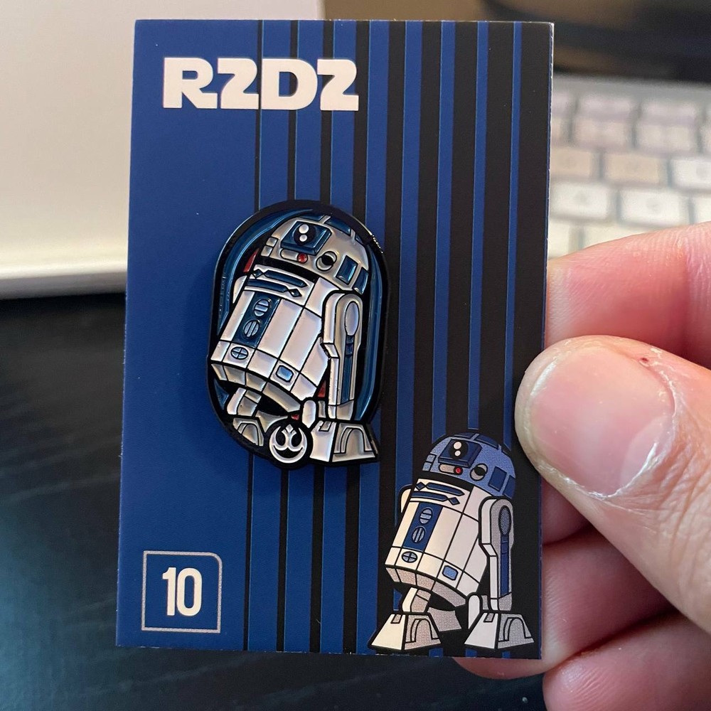 Star Wars - R2D2 Enamel Pin (New)