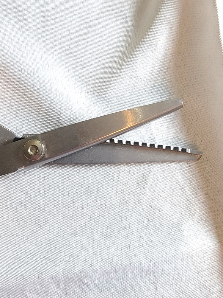 Fiskars Pinking Shears 10” Zig Zag Sawtooth Blade Scissors Shears -Stainless