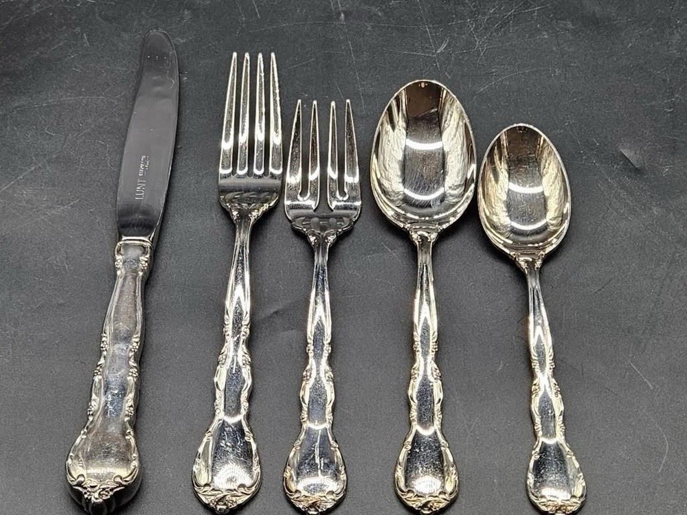 Lunt Silversmiths Haverford Pattern Silverplate Flatware 33 Pieces