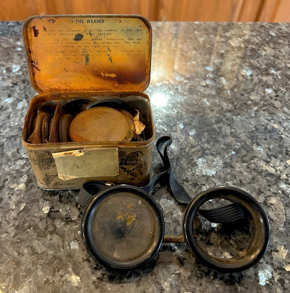 WW II ERA WELSH MANUFACTURING CO. AVIATOR MOTORCYCLE GOGGLES WITH ORIGINAL TIN