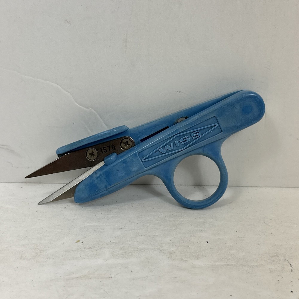 VINTAGE WISS Model 1570 Spring Loaded Blue Scissors