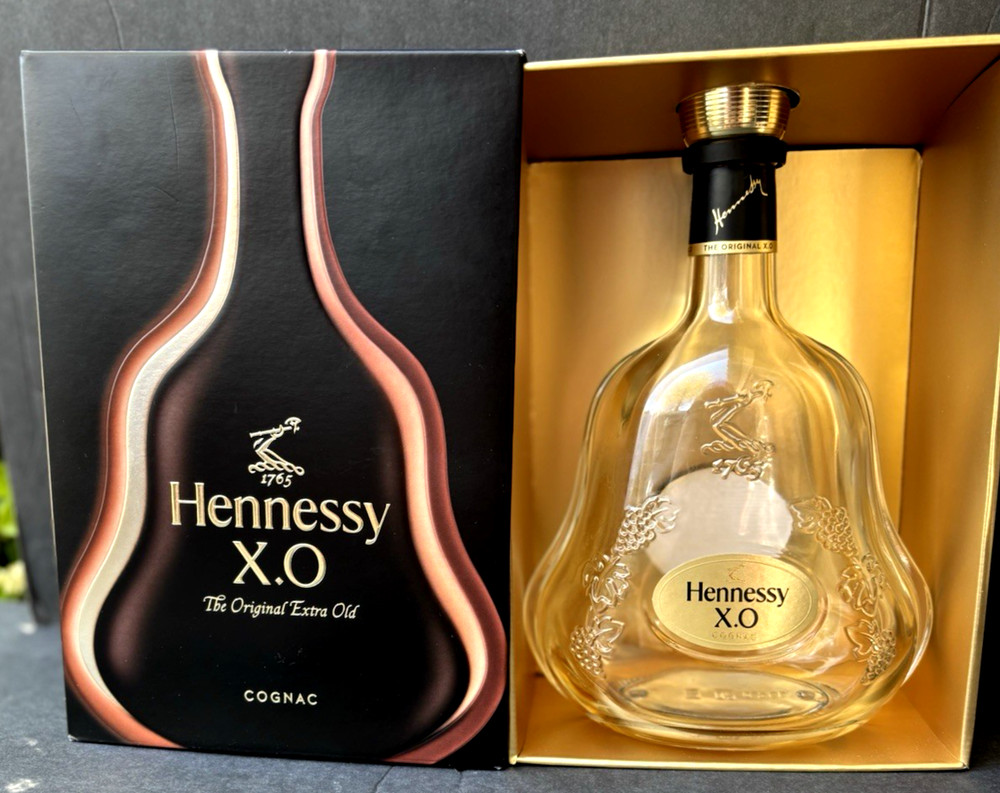 HENNESSY XO EXTRA OLD COGNAC DISPLAY BOX/BOTTLE EMPTY R3