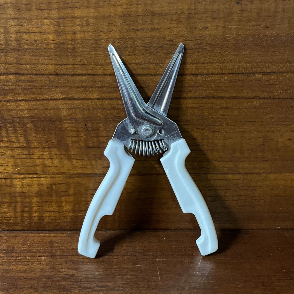 Pampered Chef Multi-Purpose Kitchen Shears/Scissors White 1075 NO HOLDER