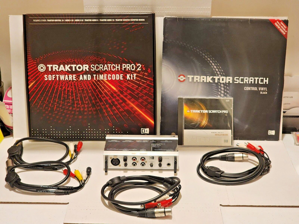 🔥Traktor Scratch Pro 2 Audio 8, software, x4 control vinyl w/ box  OG  cables