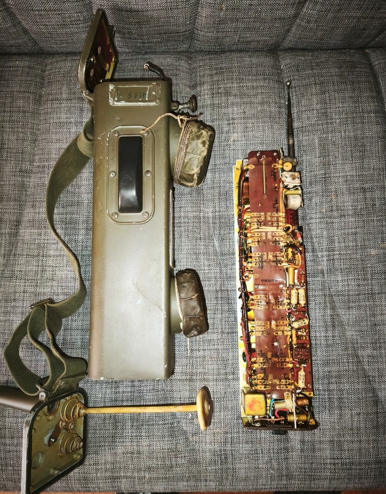 WWII US Signal Corps BC-611-C “Handy Talky” Radio Receiver / Transmitter