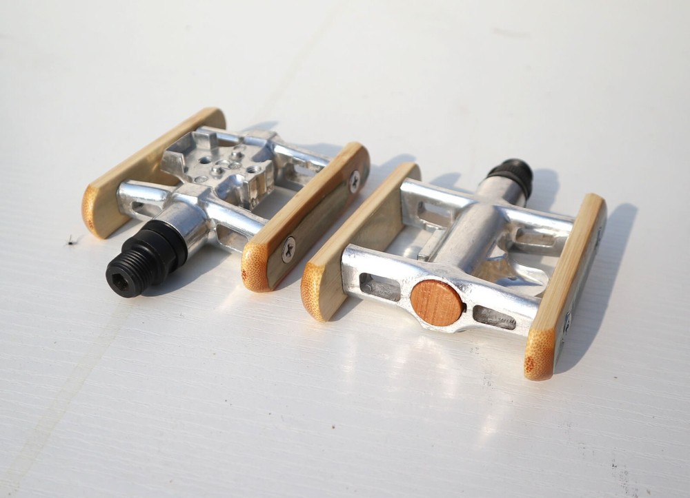 Bamboo bicycle single-sided self-locking pedals