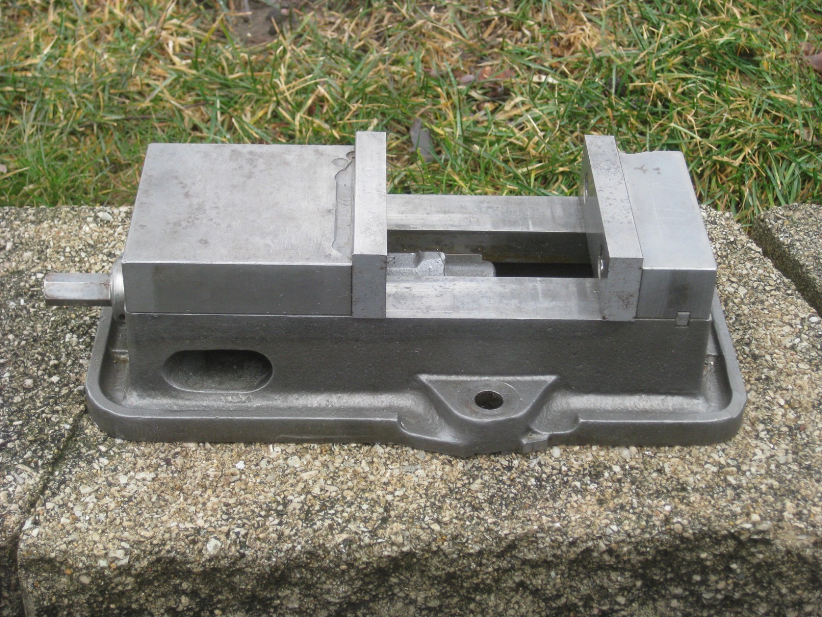 KURT ANGLOCK 4" MILLING MACHINE VISE - #D40