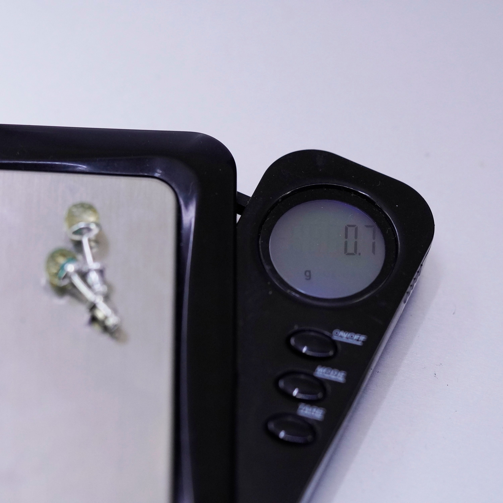 Vintage sterling silver 925 green crystal studs earrings