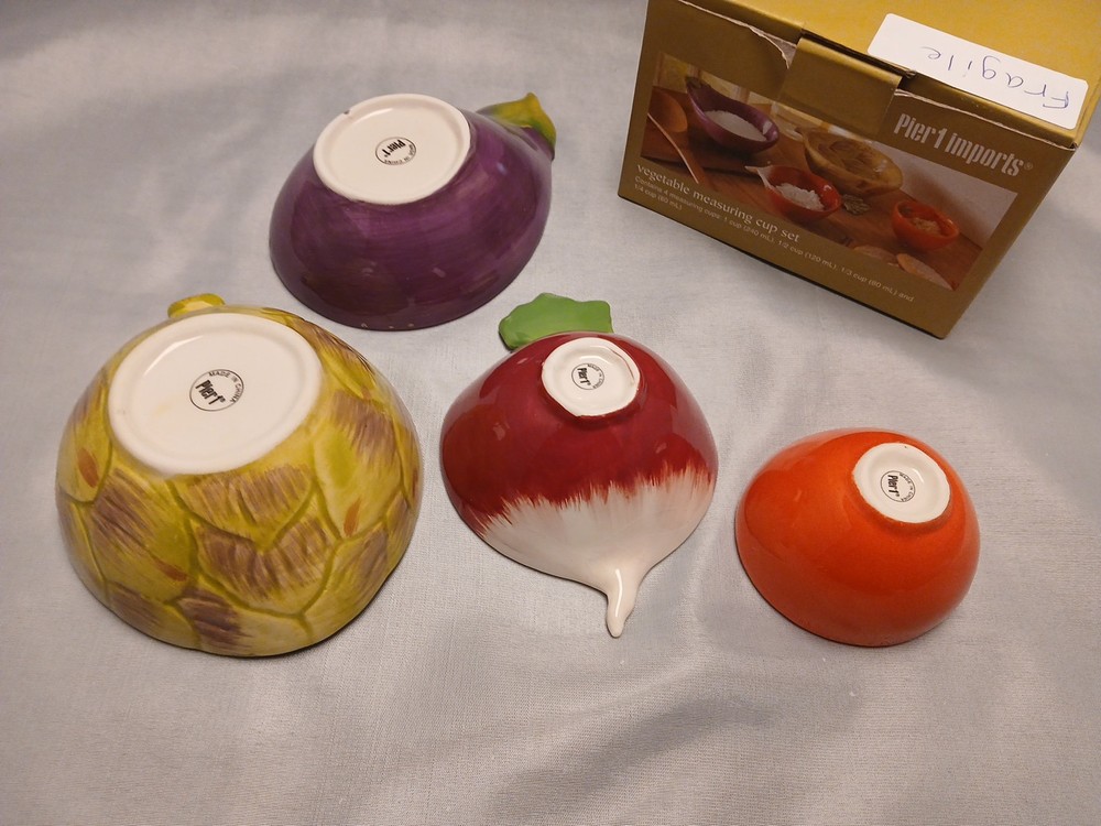 Pier 1 NIB Vegtable Measuring Cup Set