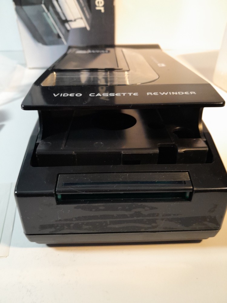WTM VHS Video Rewinder w/ AUTO STOP & EJECT (Model: 911A) AC Powered DESCRIPTION