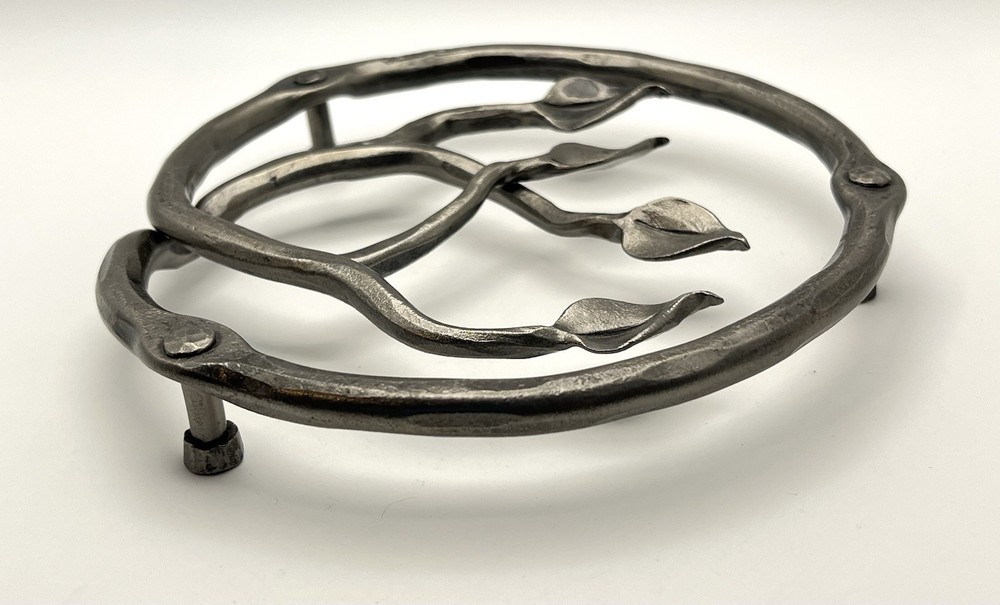 JRM Decorative Silver-Tone Metal Leaf Trivet