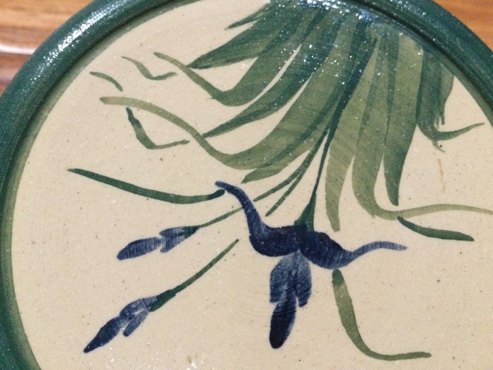 STUDIO POTTERY CERAMIC IRIS ROUND TILEWALL PLAQUES SMALL CANDLE TRIVET 5.5''