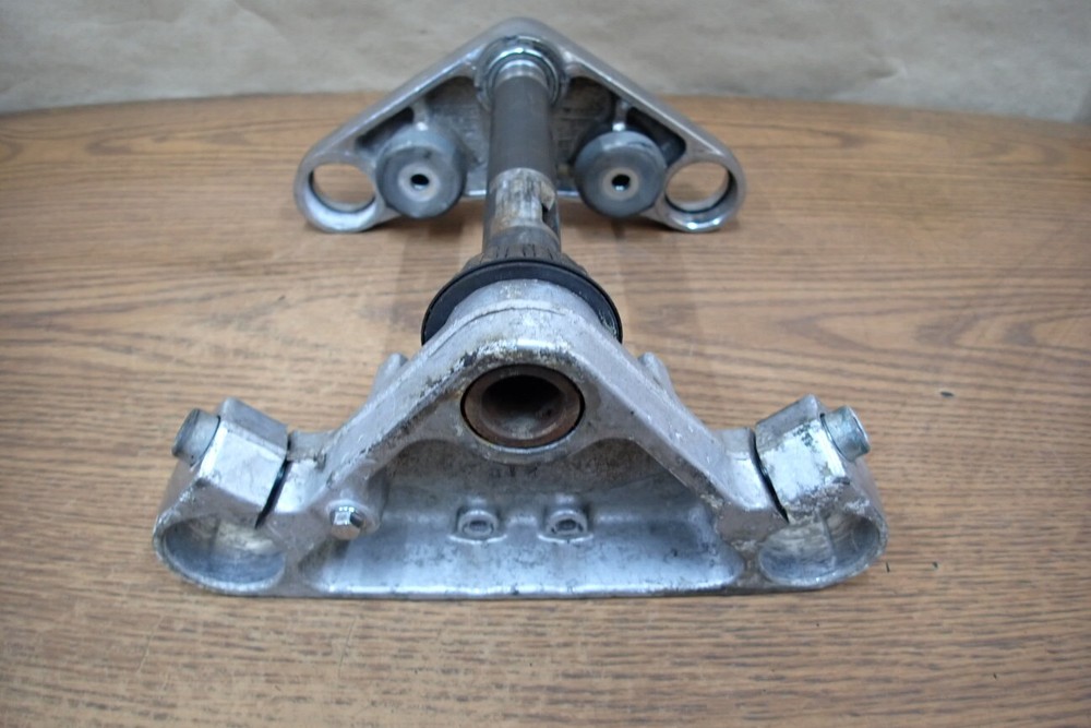 SUZUKI SAVAGE LS650 TRIPLE TREE STEERING STEM
