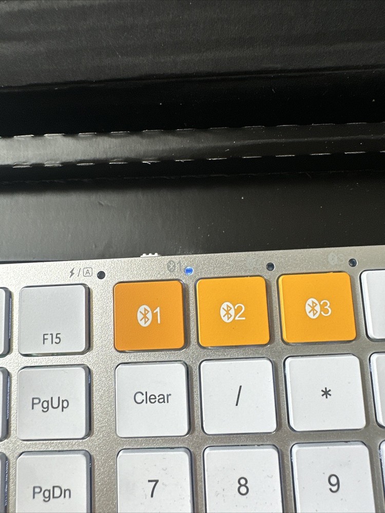 Backlit Bluetooth Keyboard/Mouse Combo - ProtoArc KM100-A WHITE SILVER