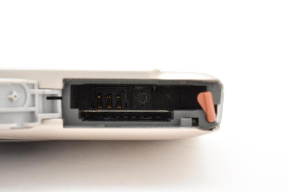 Canon IXY 210F Silver Compact Digital Camera Excellent Condition