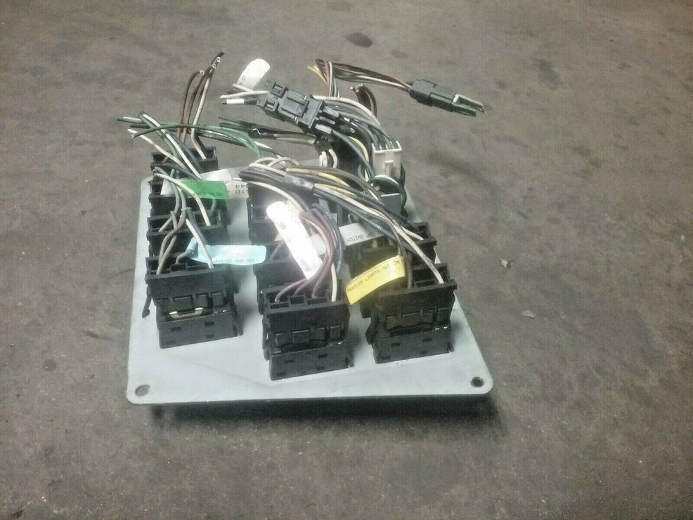 INTERNATIONAL 9400 SWITCH PANEL