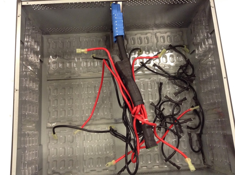 Tripp Lite BP48V48RT4U External Battery Pack w/ Battery Cables, WORKING