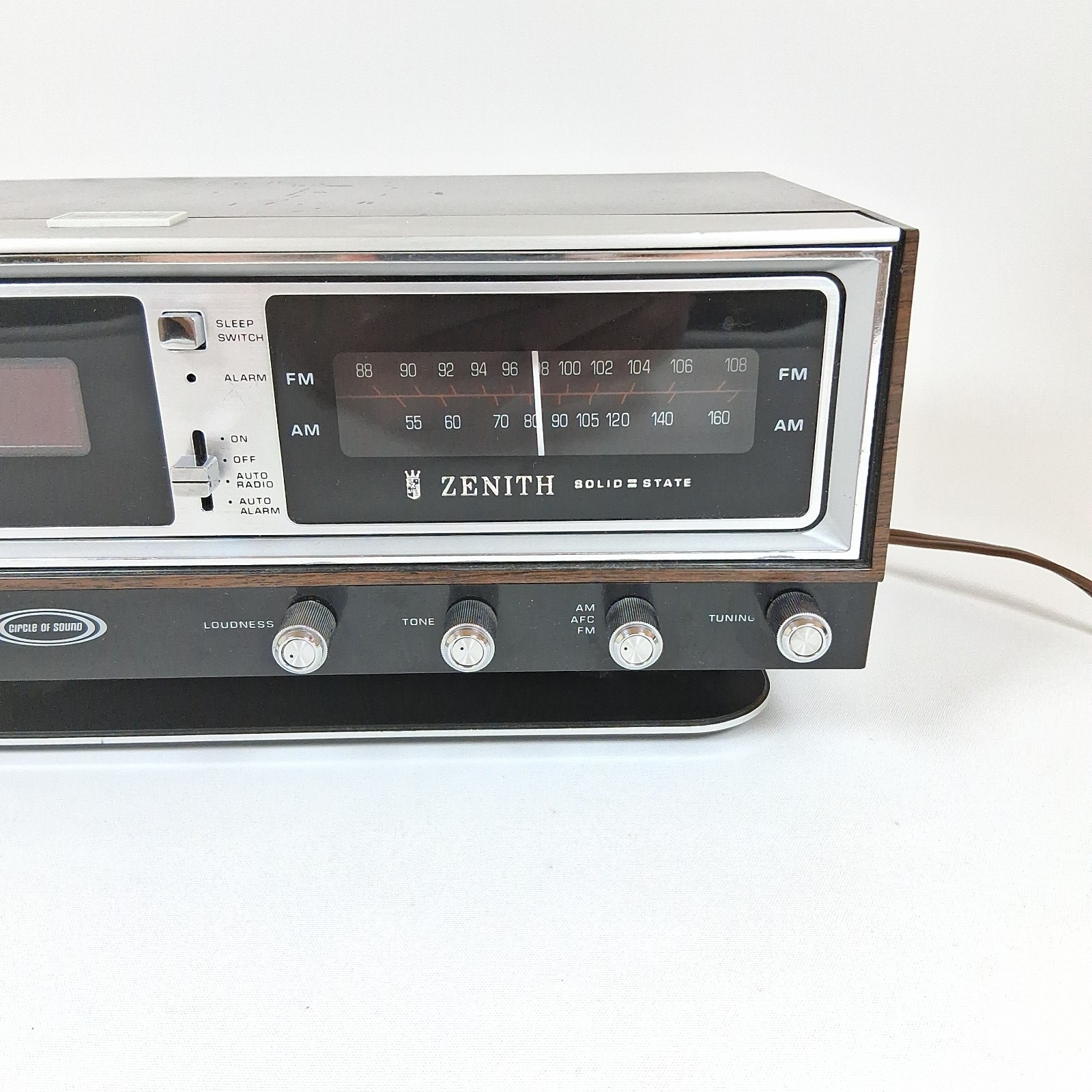 Vintage Zenith Circle of Sound Clock Radio K472W Solid State Tested