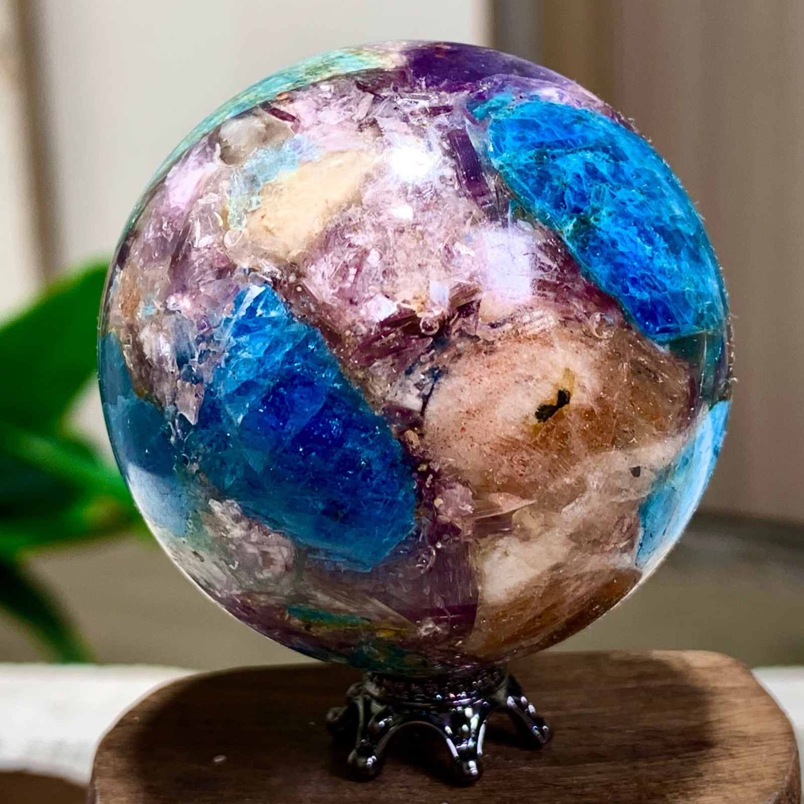 155G Natural Blue Aptite +Sun Stone purple lepidolite Sphere mineral sample