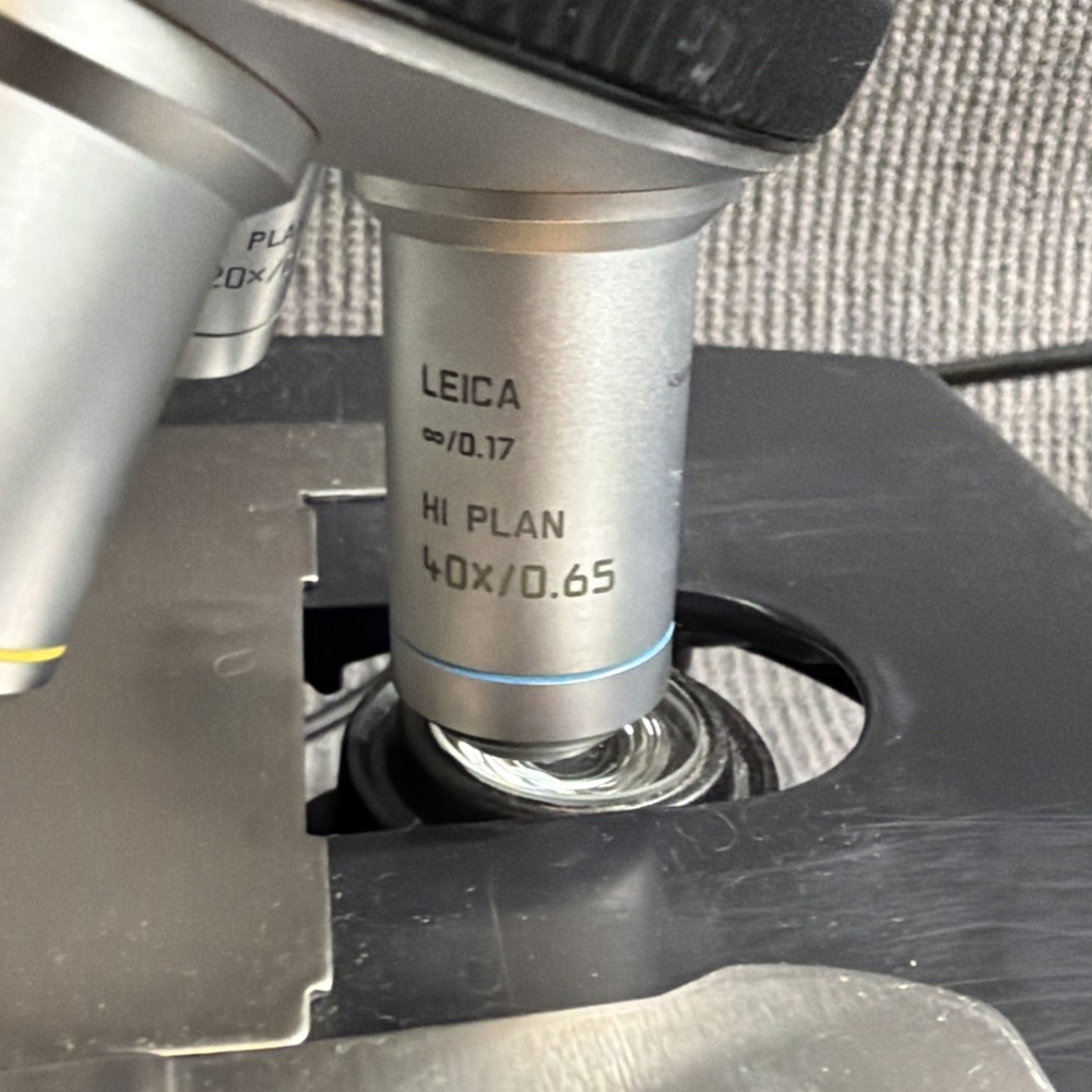 Leica DM750 Microscope W/ Objectives