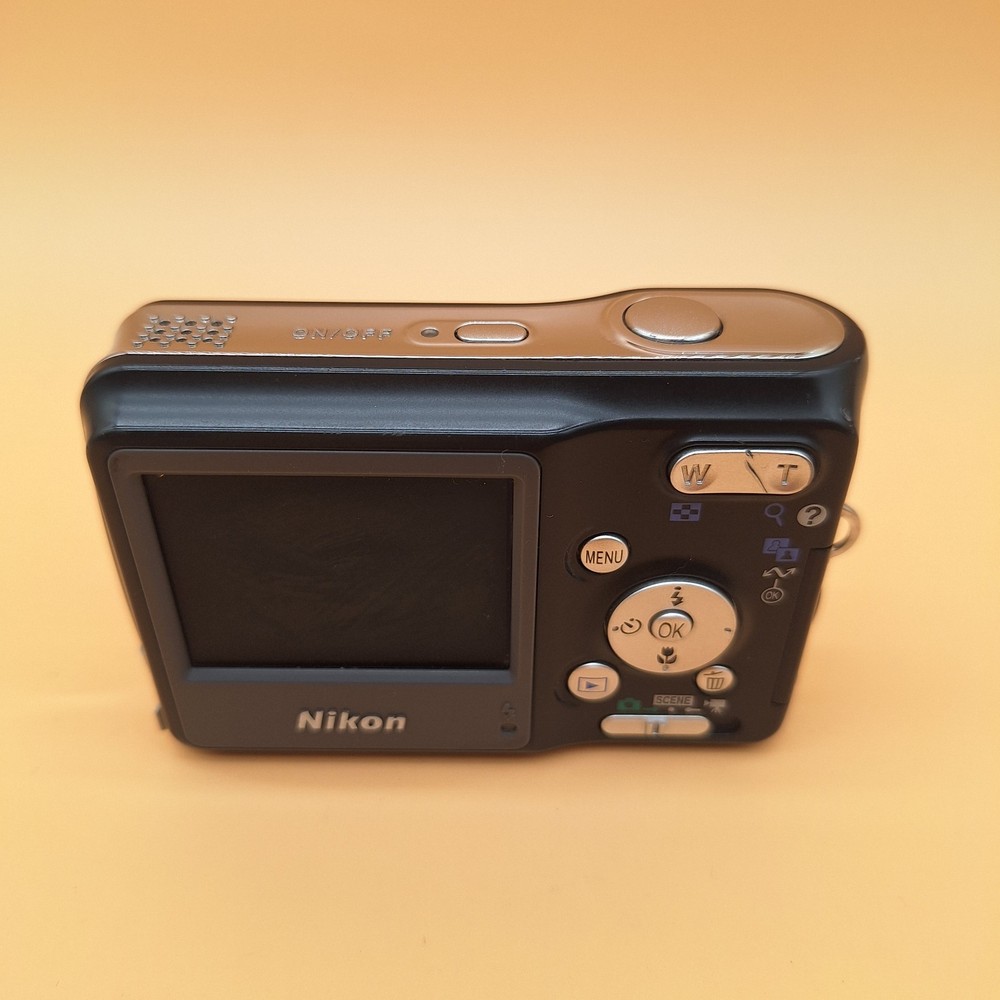 Nikon Coolpix L3 . 5.1MP Digital Camera. working, please read description.