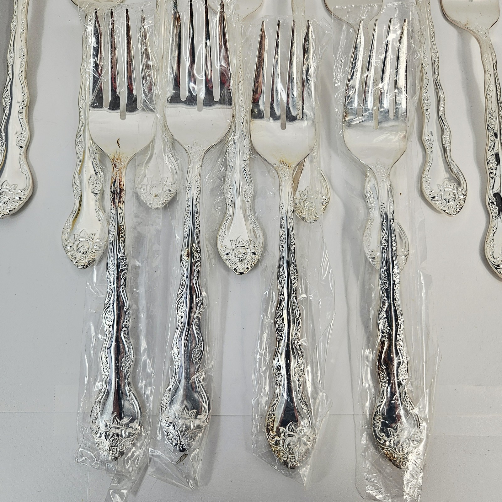 66 pc International Silverplate Abbey Rose Full Service for 12 + 6 Serving Korea