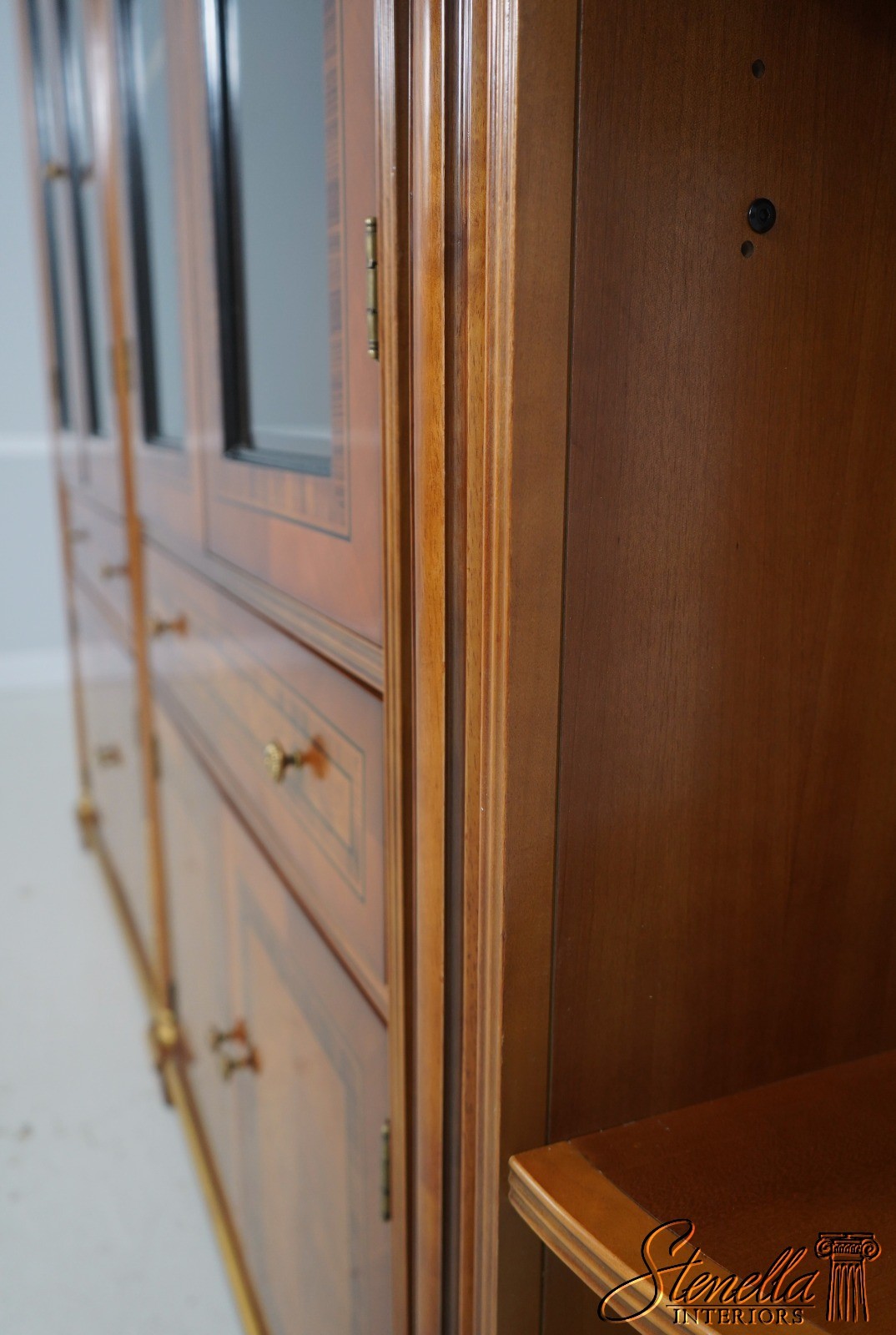 62814: Italian Georgian Style Wall Bookcase Unit