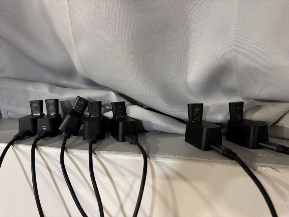 Quest 3s headset, 9 VIVE Trackers, 3 Base Stations, and Controllers