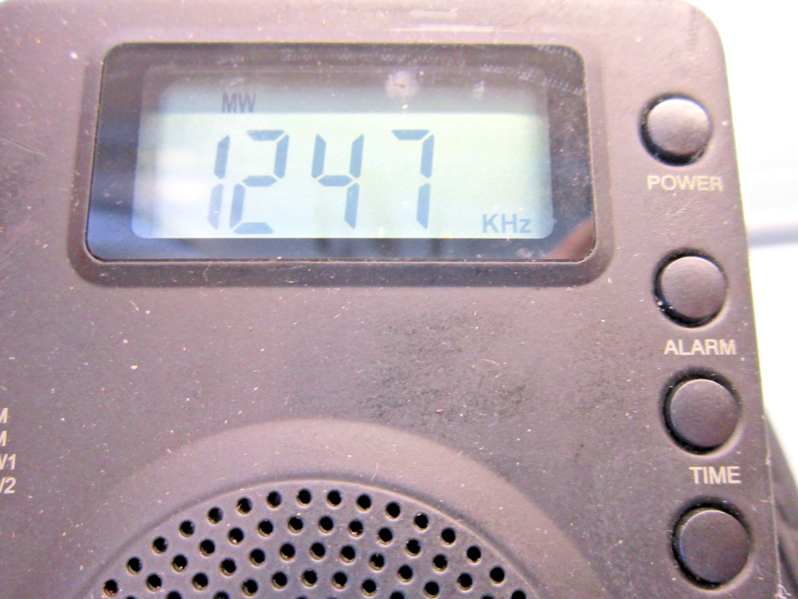 Grundig M400 AM/FM/SW 1-2 World Radio Black Working STICKY no battery cover