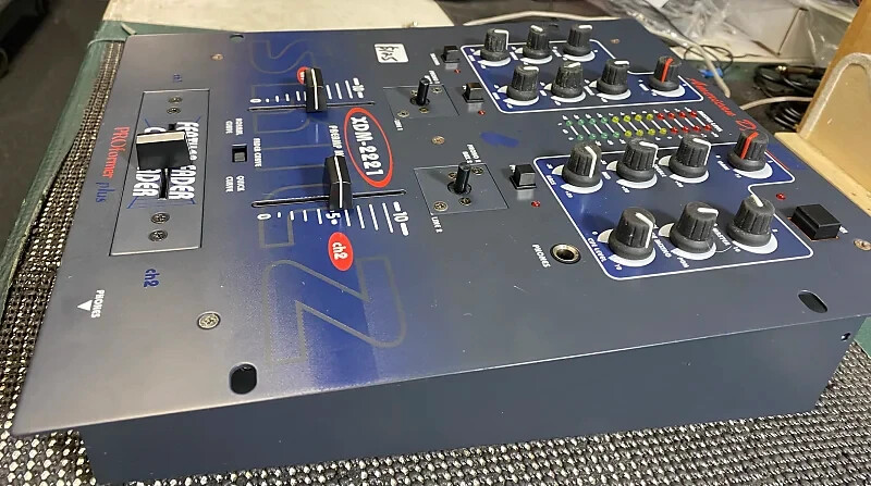 American DJ XDM-2221 DJ Controller