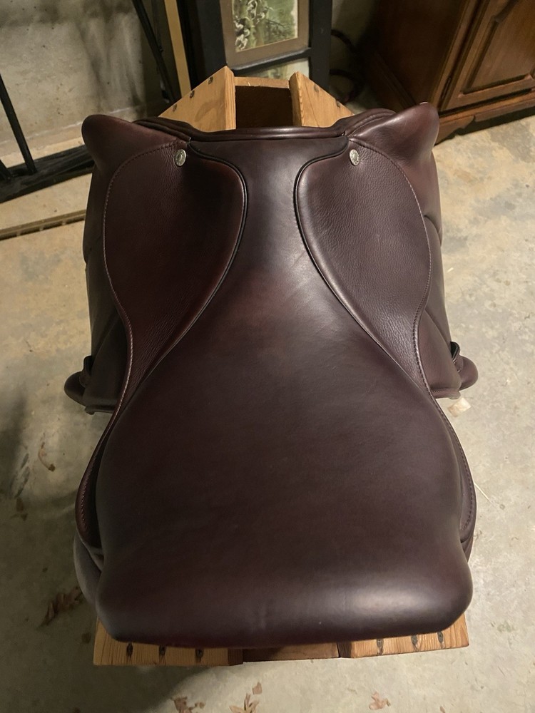 Dover circuit monoflap saddle