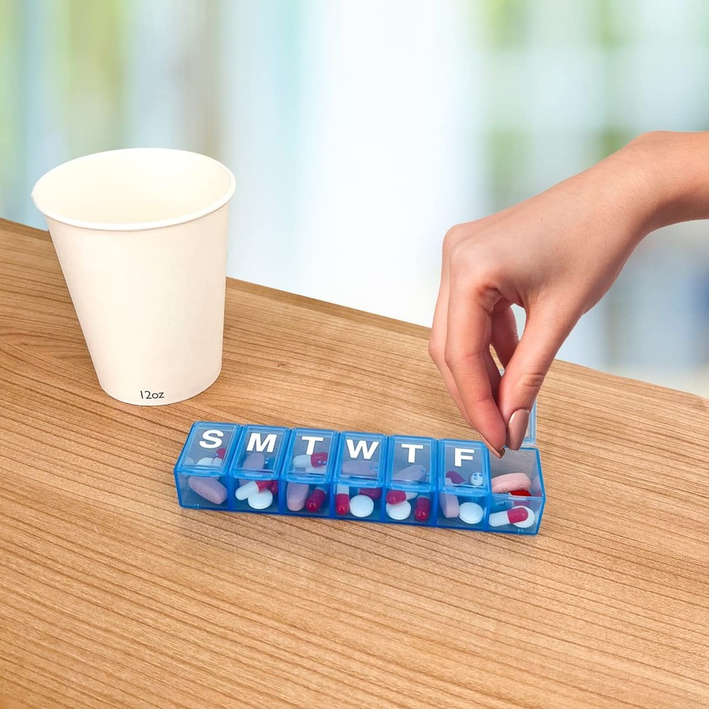 Amazon Basic Care 7-Day Weekly Pill Organizer, 1 Count (Pack of 1), Blue
