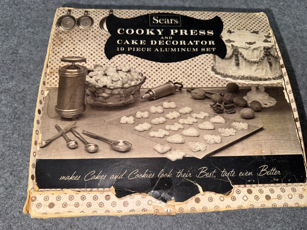 VTG Cookie & Pastry Press Cake Decorator Set discs / tips Cooky