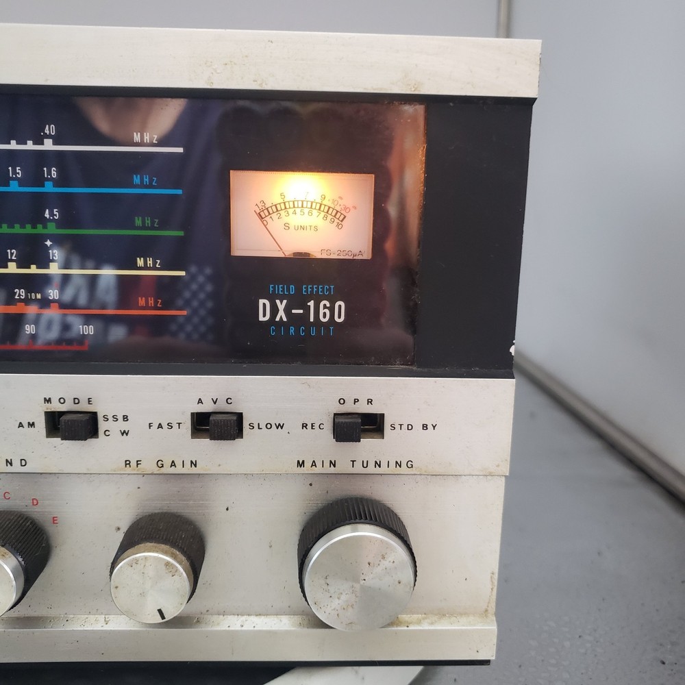 Vintage Realistic DX-160 Solid State Communications Recievers - Tested
