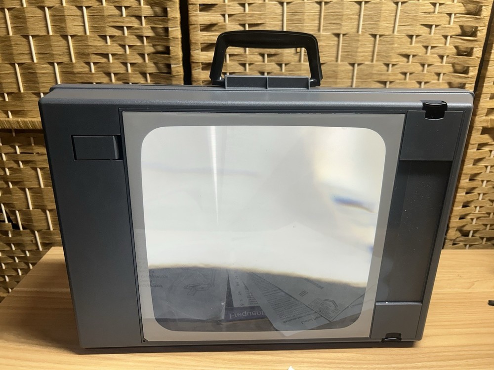 3M Compact Folding Portable Overhead Projector 2000 AG Carrying Case Tabletop