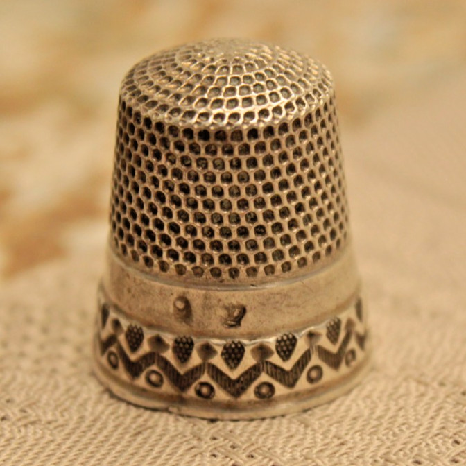 Vintage Sterling Silver 925 Thimble Sewing Watson Crown Design Pattern Accessory