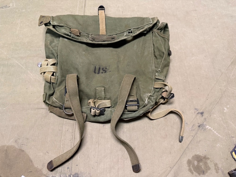 ORIGINAL WWII US ARMY M1945 UPPER COMBAT FIELD PACK & SUSPENDERS- 1945,