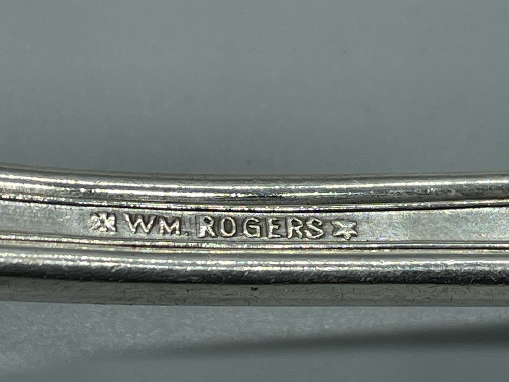 Antique WM Rogers Medium Solid Cold Meat Serving Fork Garrick Silverplate 1908