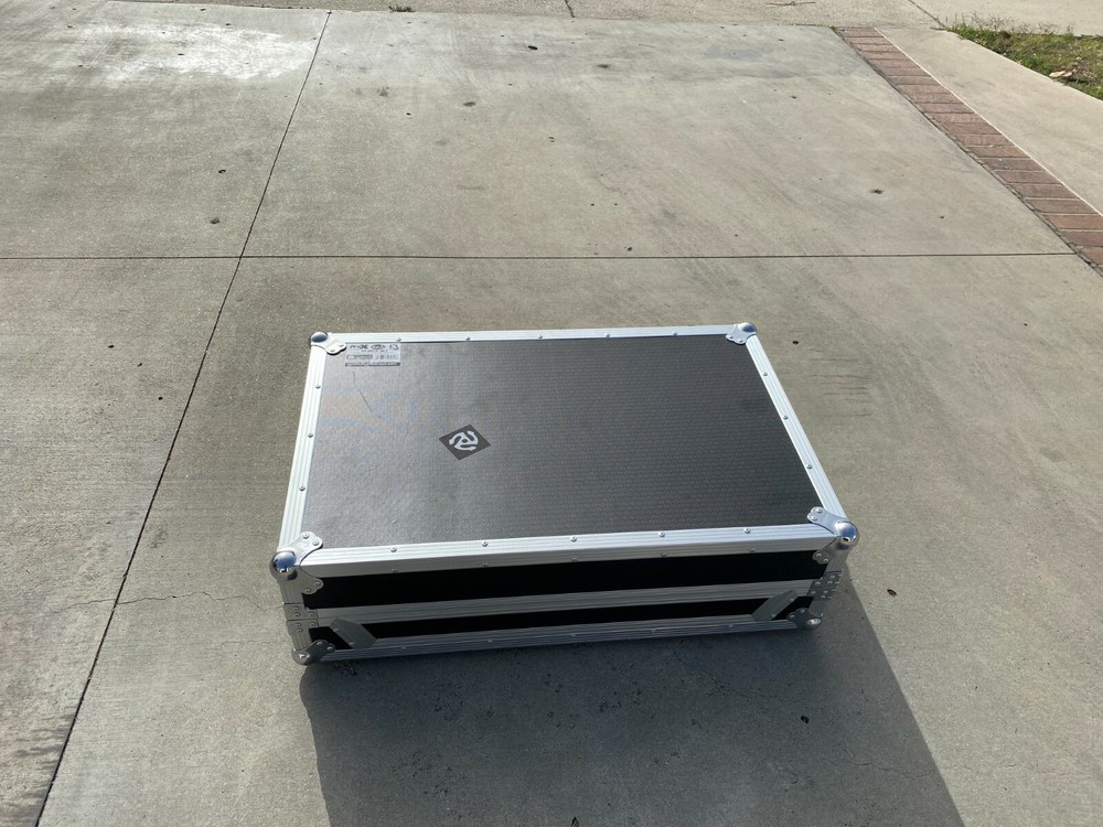 Numark NS7 with ProX XS-NS7iii Flight Case