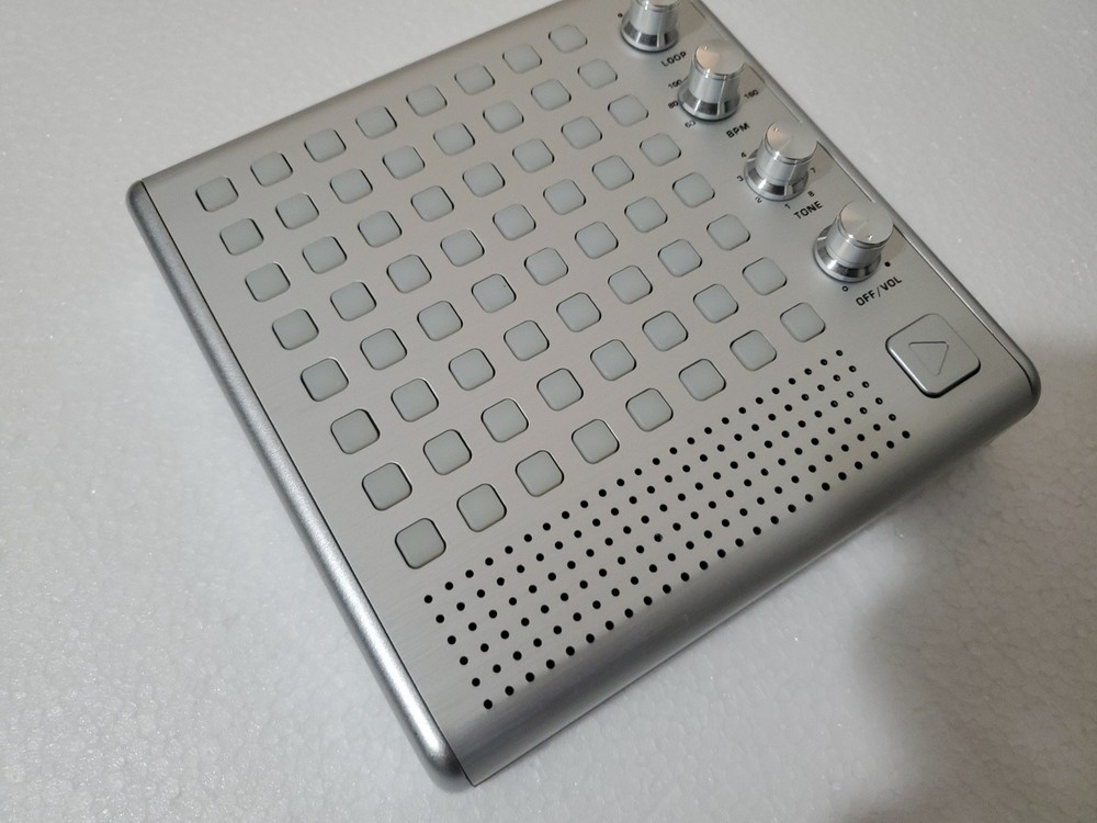 Thinkgeek Bliptronic 5000 Matrix Synthesizer Techno Beat Rhythm Audio Machine