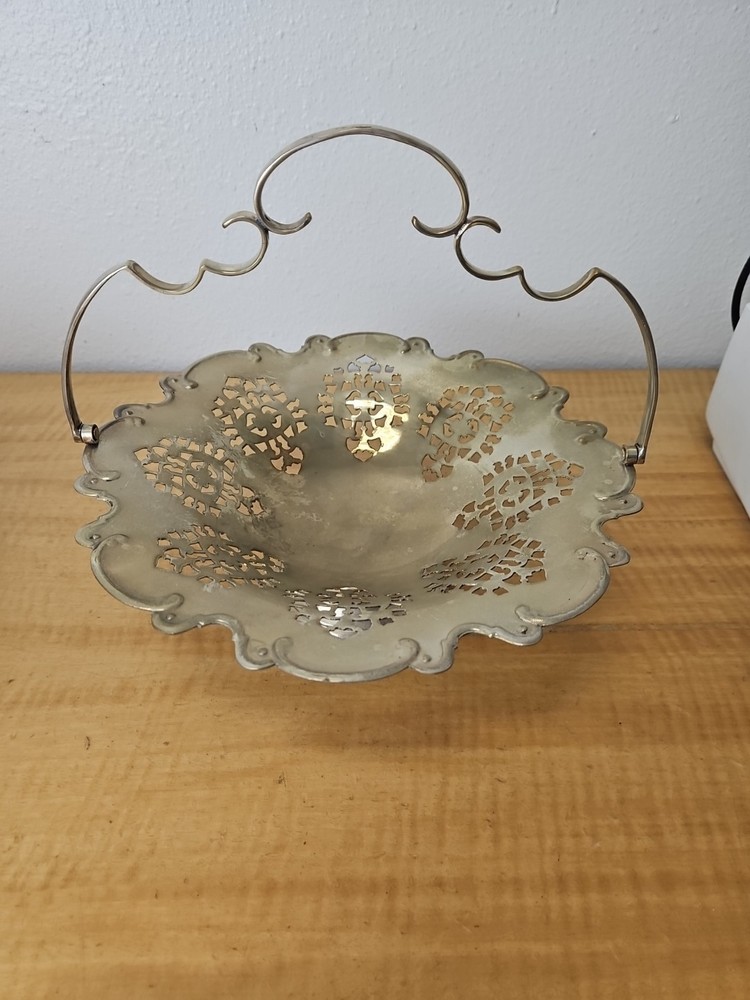 International Silver Co. Lovelace Pedestal Footed Dish w/Hinged Handle INDIA 11"