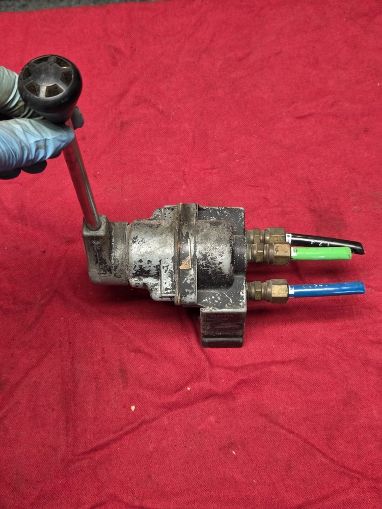 BENDIX SWITCH TRAILER HAND BRAKE ,VALVE T 240236 E